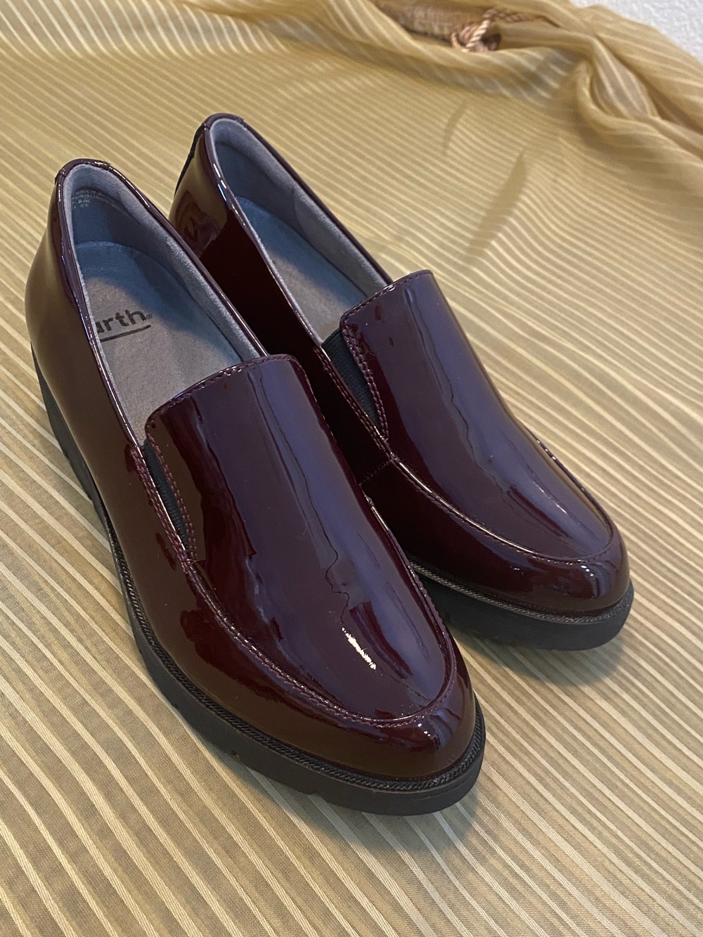 NWT EARTH women Burgundy brown Patent Glossy Leather platforms, size 7.5 - Picture 4 of 15